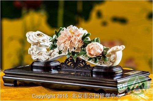 玉渊潭公园举办“火树瓷花”德化白瓷雕塑艺术精品展