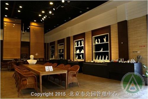 玉渊潭公园举办“火树瓷花”德化白瓷雕塑艺术精品展