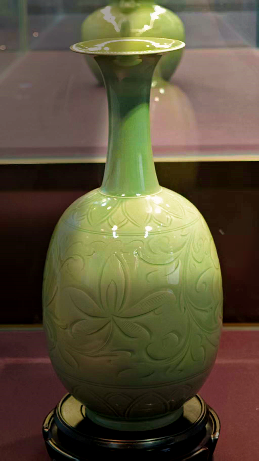 展出瓷器照片