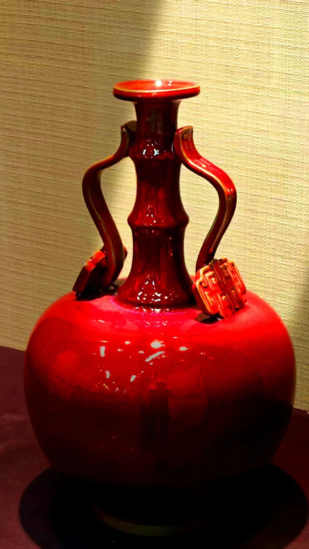 展品瓷器特写照片