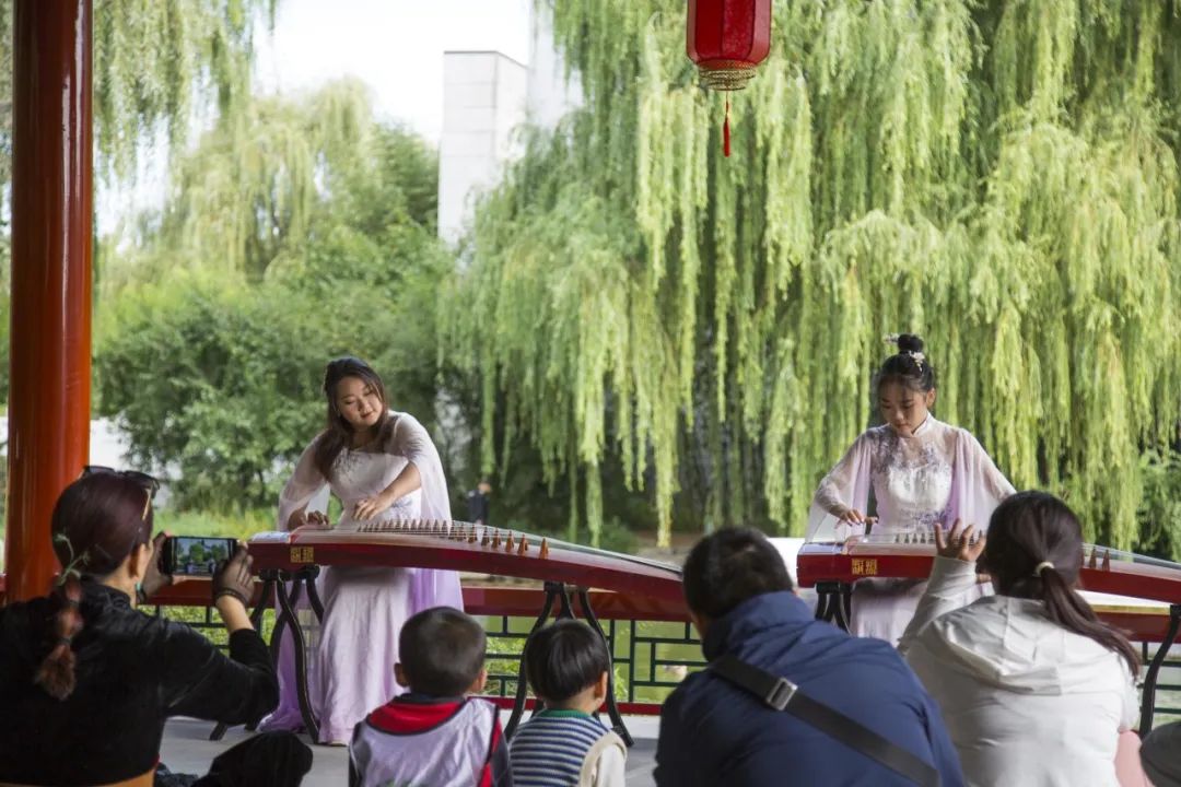 中秋国庆假期 | 459.12万游客到市属公园庆贺祖国华诞，探寻秋日佳节文化