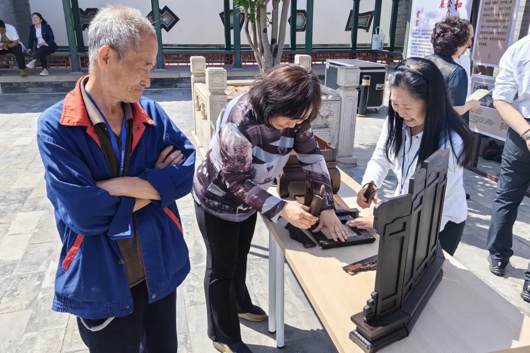 新展园说Ⅵ木器风华美成在久今日开幕.jpg