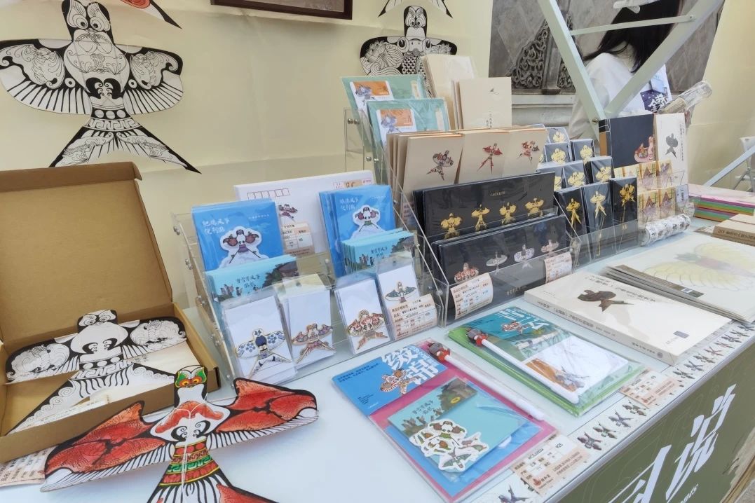 新展园说Ⅵ木器风华美成在久今日开幕.jpg