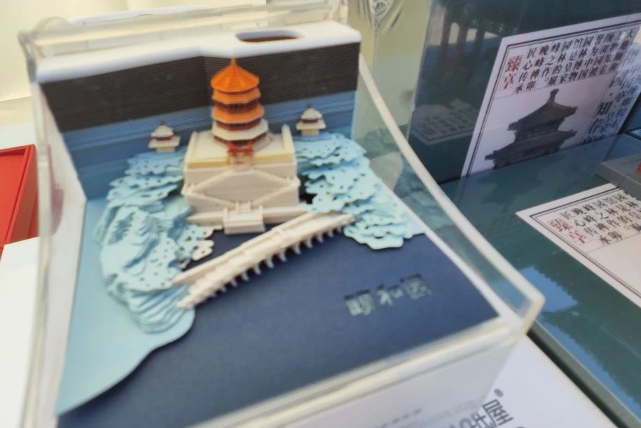 新展园说Ⅵ木器风华美成在久今日开幕.jpg