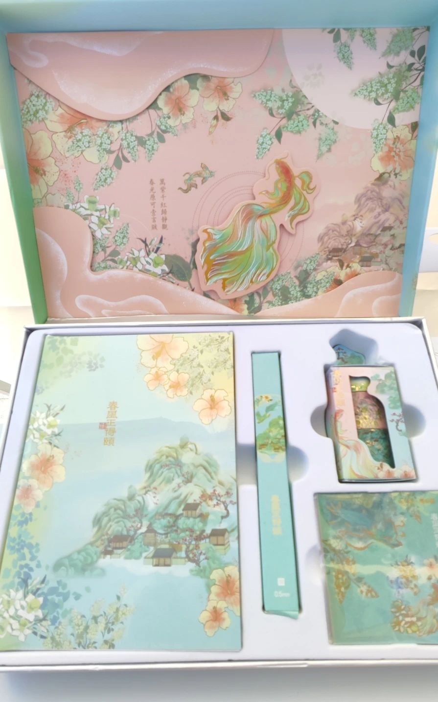新展园说Ⅵ木器风华美成在久今日开幕.jpg