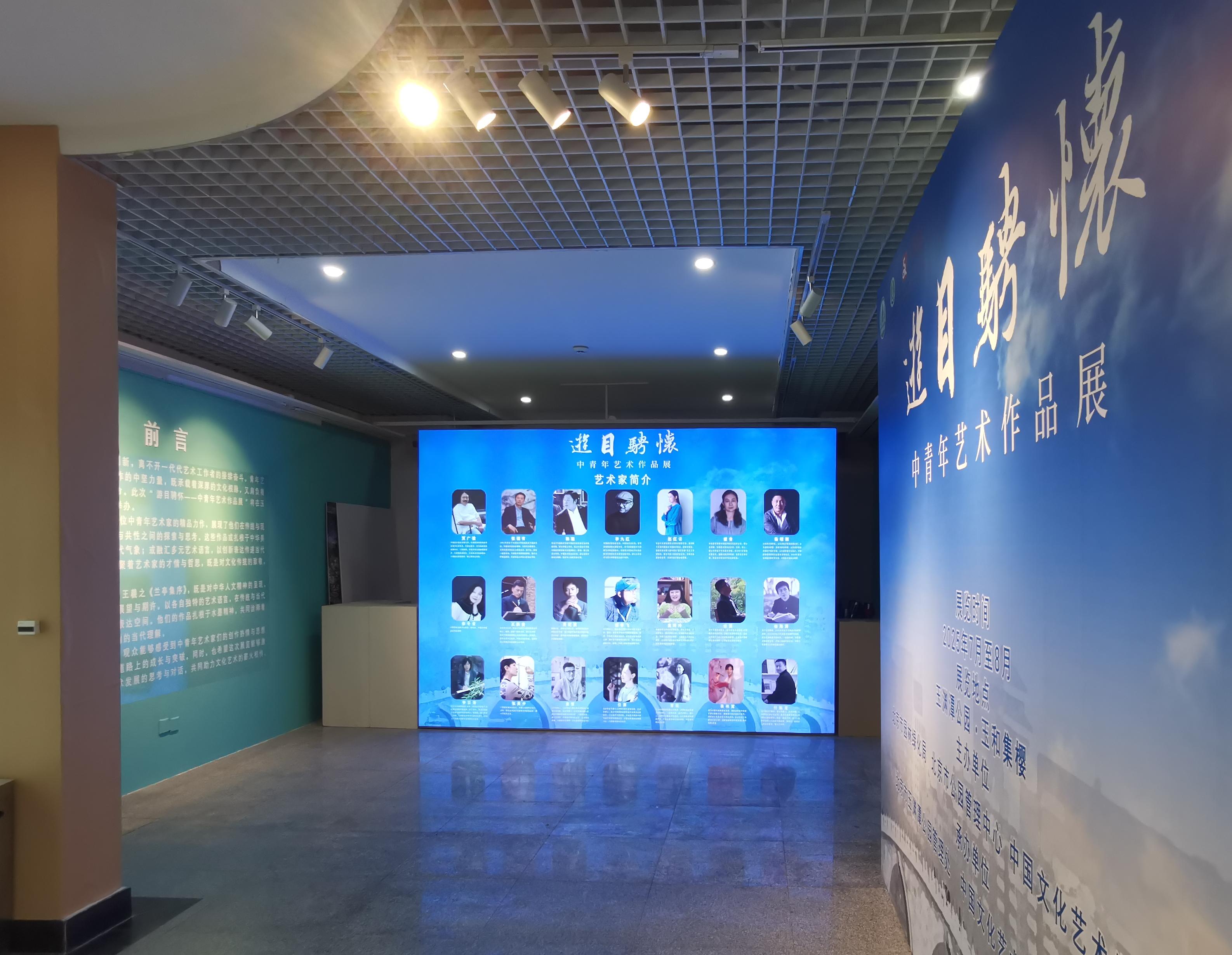 展览内部照片.jpg 展览内部照片.jpg
