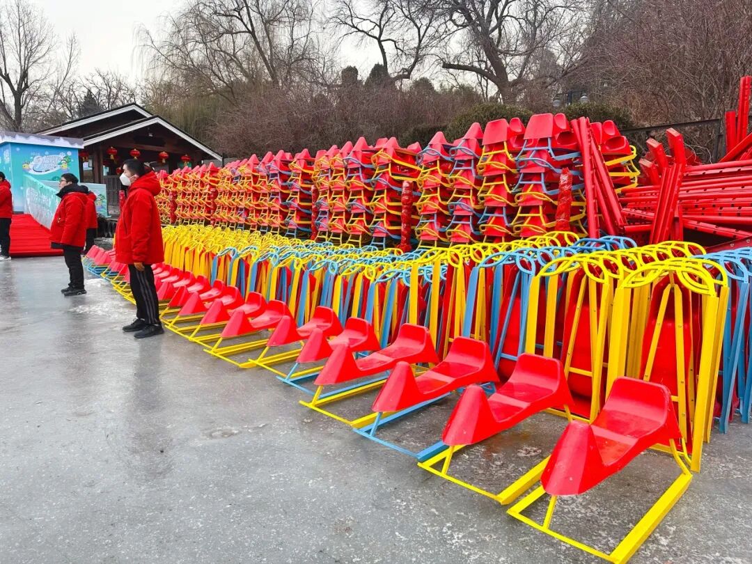 冰场设备设施齐全摆放照片