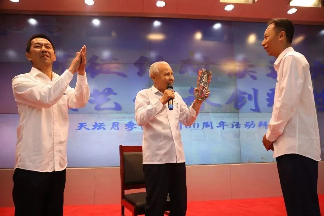 天坛月季园建园60周年活动照片.jpg