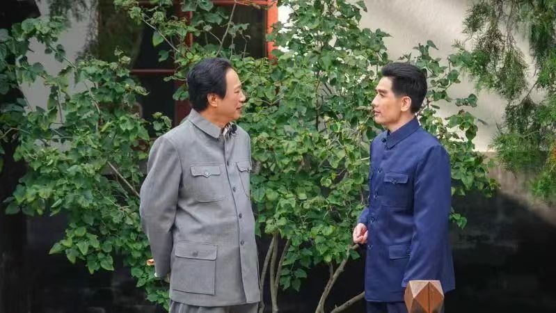 香山公园举办第三届红亭诗会照片.jpg