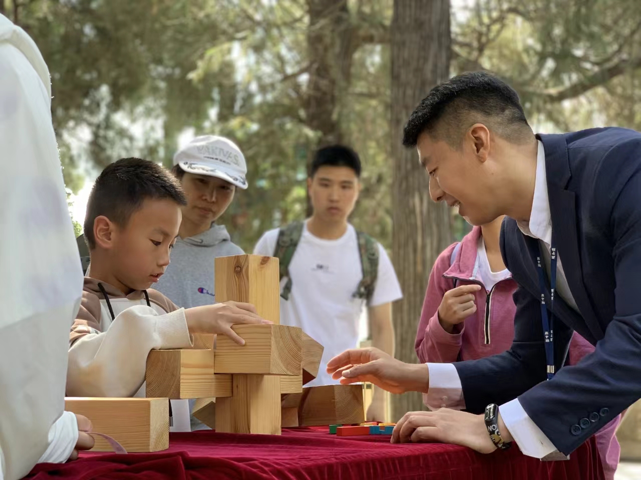 讲解榫卯结构