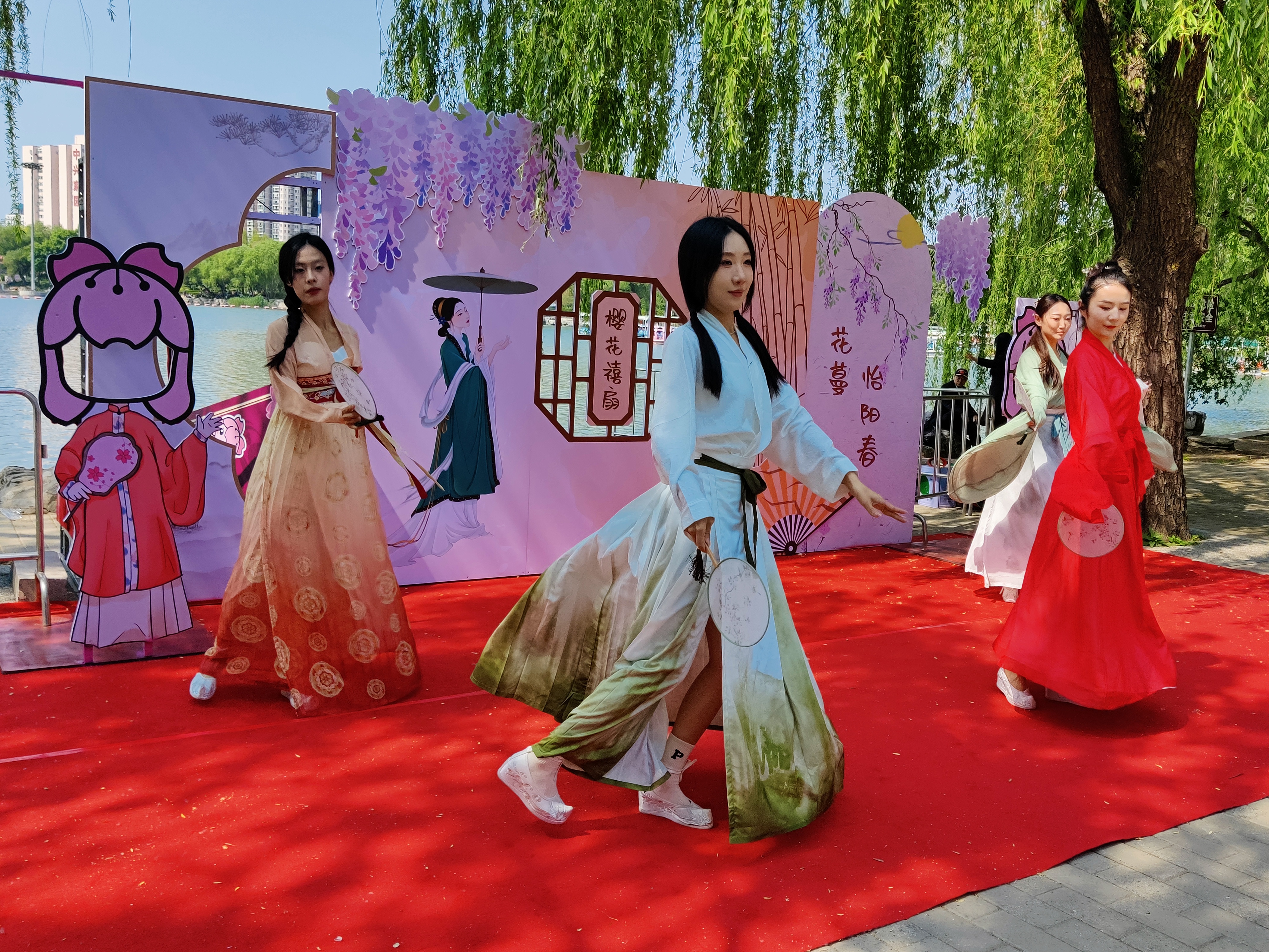 巡游表演 巡游表演