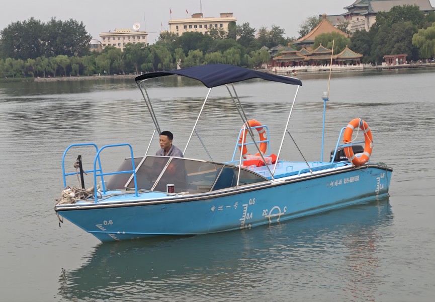 电动巡逻艇照片