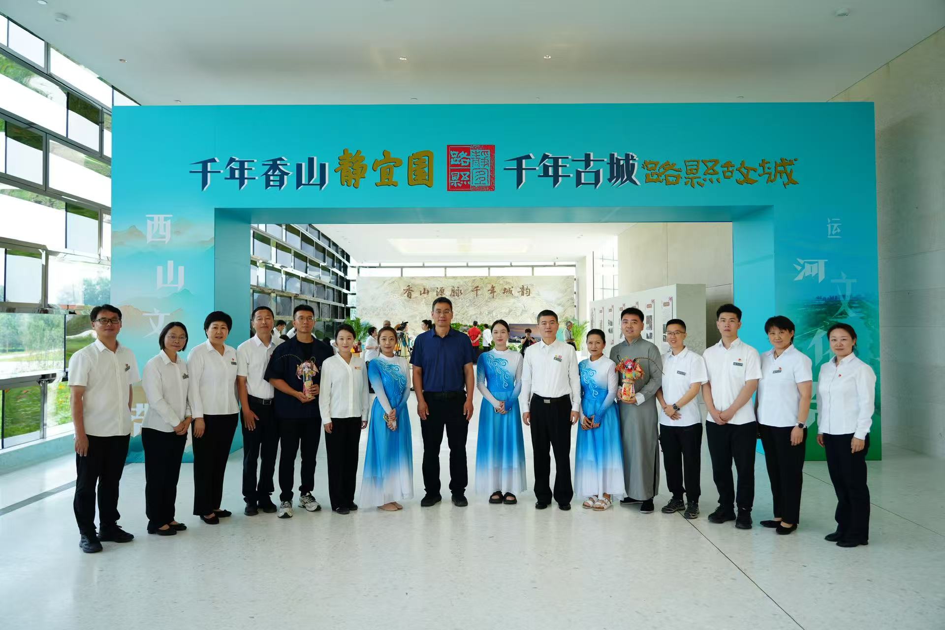 活动工作人员合影留念.jpg 活动工作人员合影留念.jpg