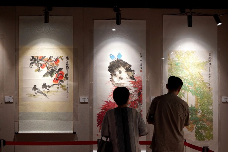 展览吸引游客拍照打卡.jpg