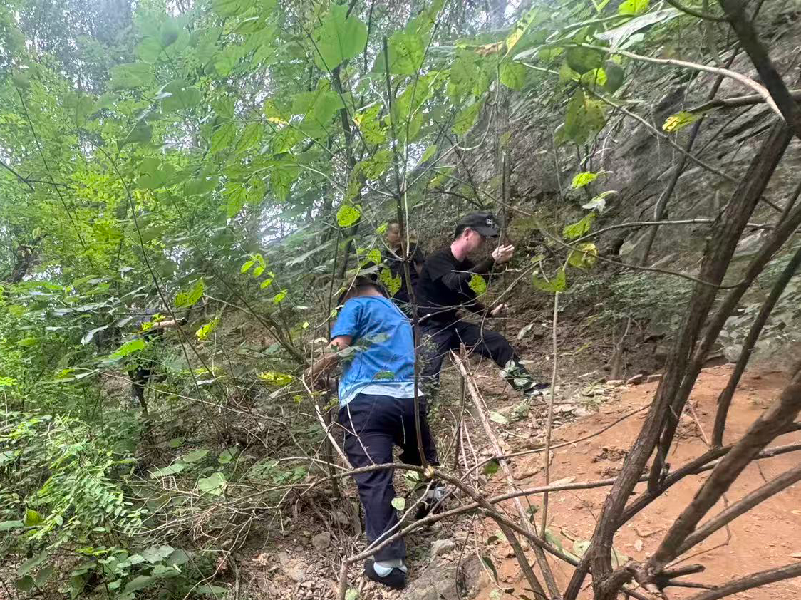 工作人员现场核查