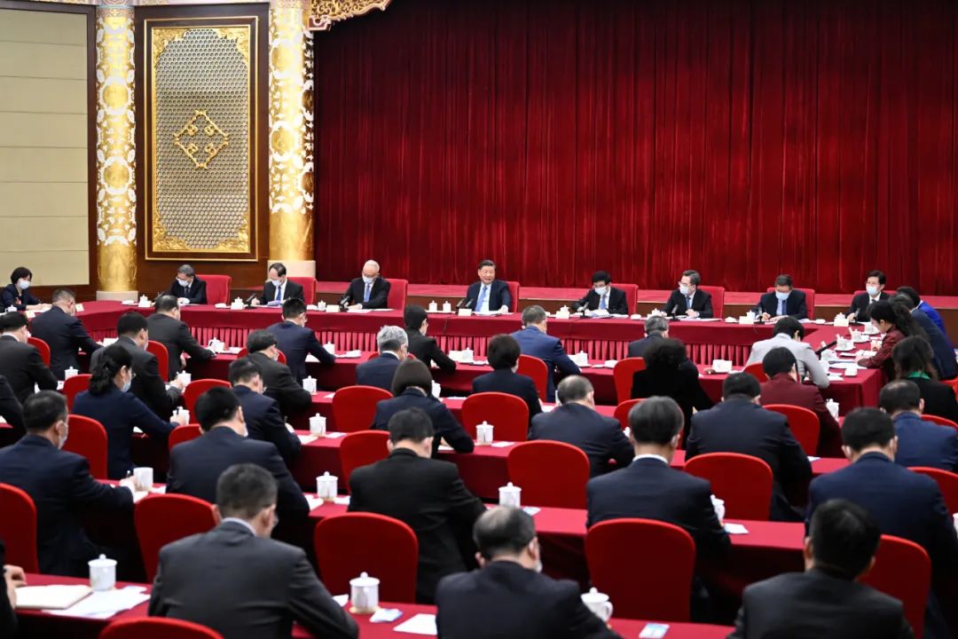 中共中央政治局常委、全国政协十四届一次会议主席团会议主持人王沪宁，中共中央政治局常委蔡奇、丁薛祥参加看望和讨论.jpg