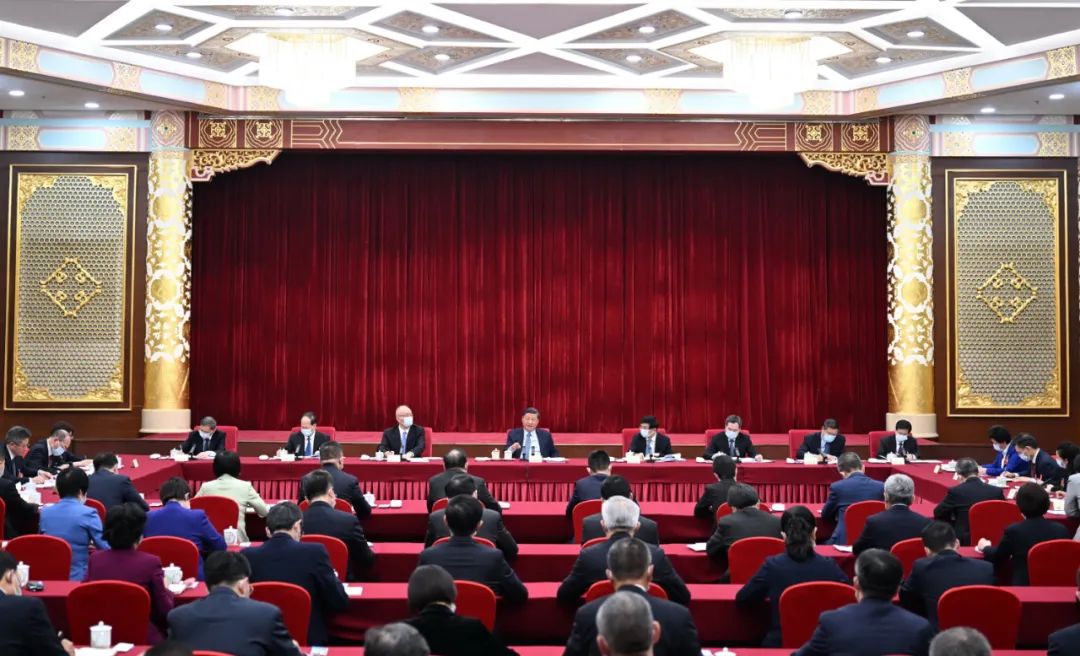 中共中央政治局常委、全国政协十四届一次会议主席团会议主持人王沪宁，中共中央政治局常委蔡奇、丁薛祥参加看望和讨论。.jpg