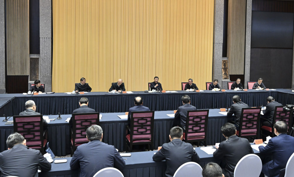 11月30日上午，中共中央总书记、国家主席、中央军委主席习近平在上海主持召开深入推进长三角一体化发展座谈会并发表重要讲话1.jpg