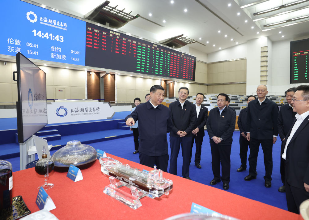 习近平在上海期货交易所考察.jpg