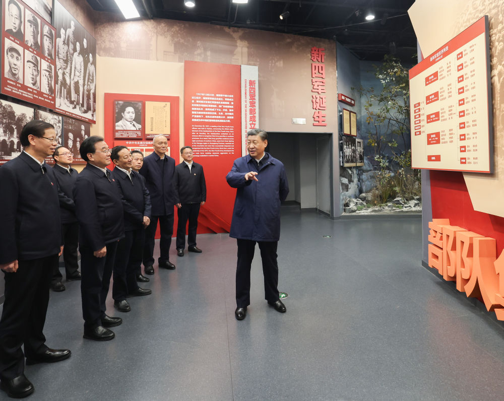 12月3日，中共中央总书记、国家主席、中央军委主席习近平在上海考察结束返京途中，来到江苏省盐城市参观新四军纪念馆.jpg