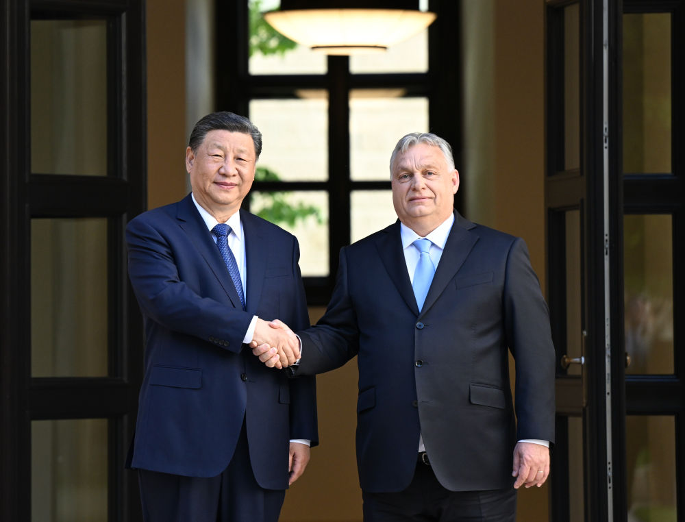 习近平同匈牙利总理欧尔班举行会谈1.jpg