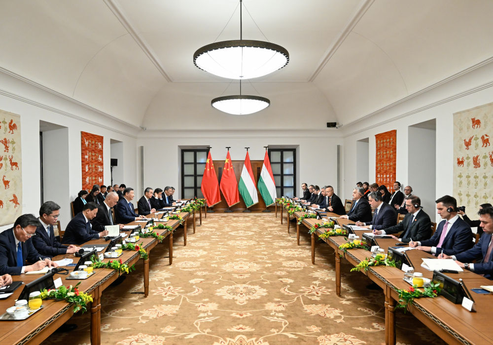 习近平同匈牙利总理欧尔班举行会谈2.jpg