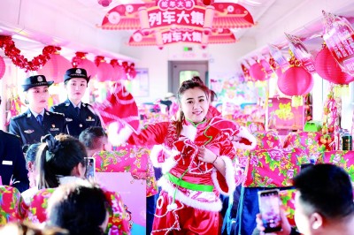 冰雪列车:串联“冷资源”点亮“热经济”3.jpg 冰雪列车:串联“冷资源”点亮“热经济”3.jpg