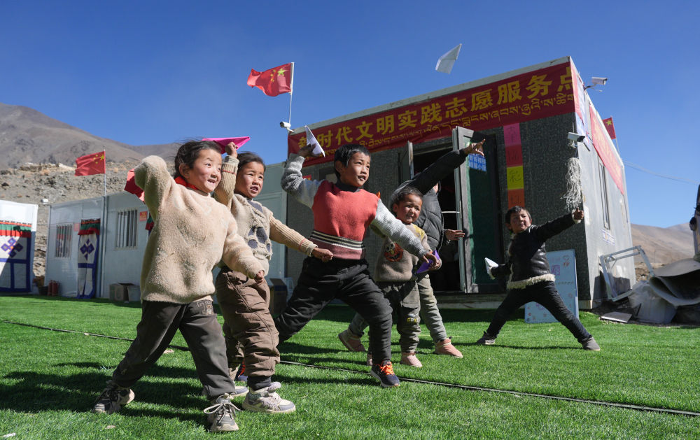 向着中国式现代化奋力进发——写在2025年全国两会召开之际10.jpeg