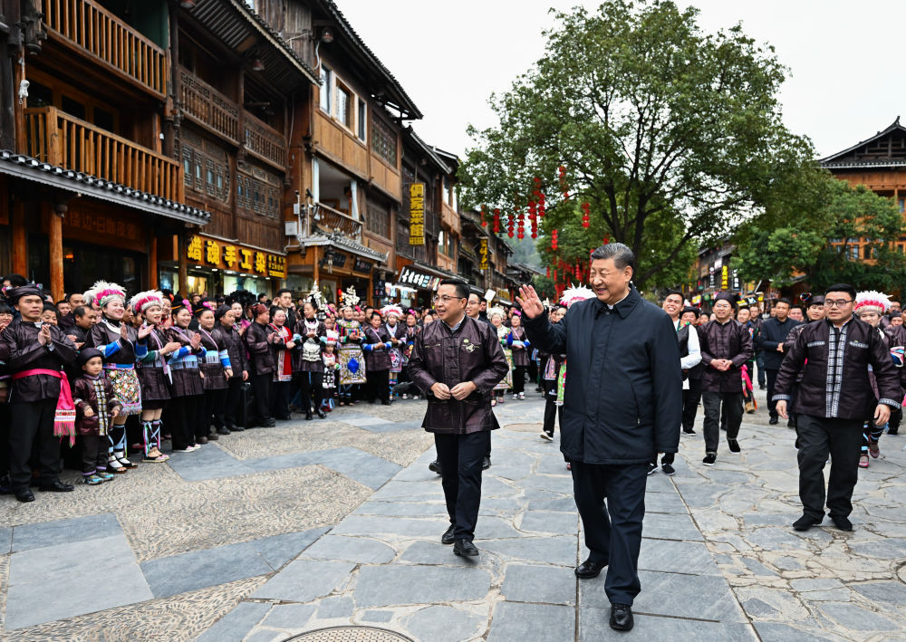 习近平在贵州考察时强调 坚持以高质量发展统揽全局 在中国式现代化进程中展现贵州新风采10.jpg