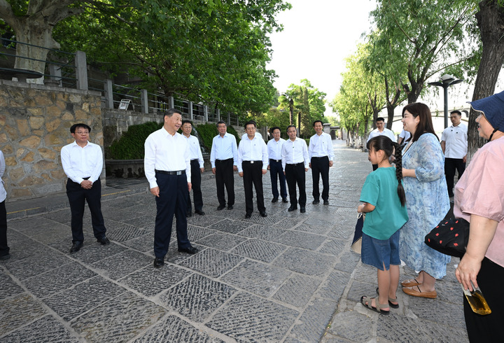 习近平：坚定信心推动高质量发展高效能治理 奋力谱写中原大地推进中国式现代化新篇章