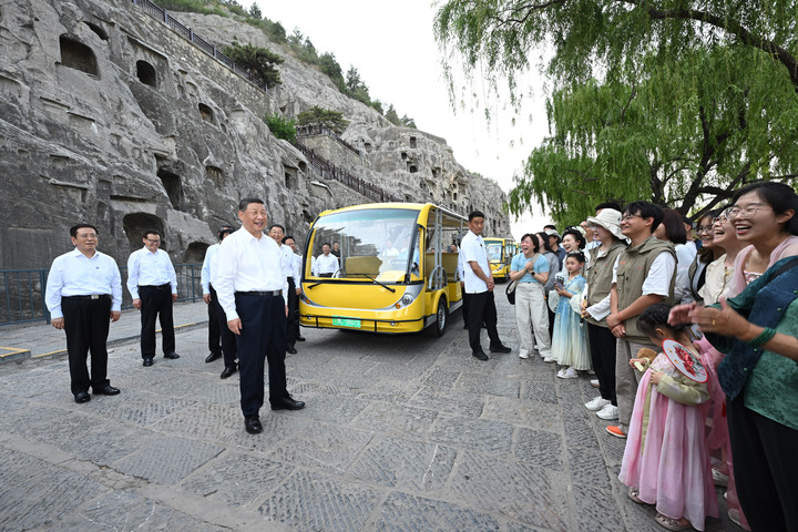 习近平：坚定信心推动高质量发展高效能治理 奋力谱写中原大地推进中国式现代化新篇章