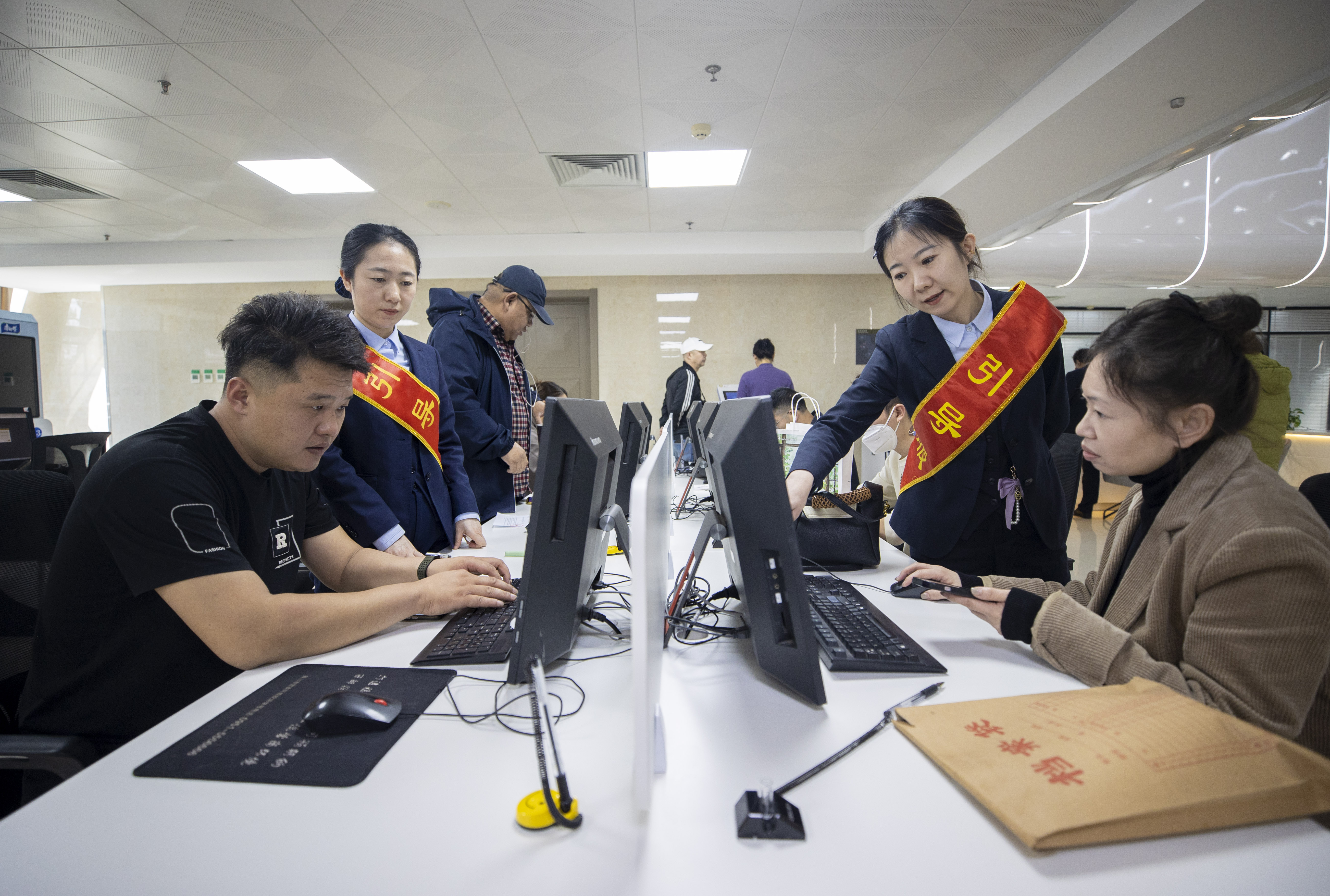 政策协同发力 释放稳市场稳预期强信号