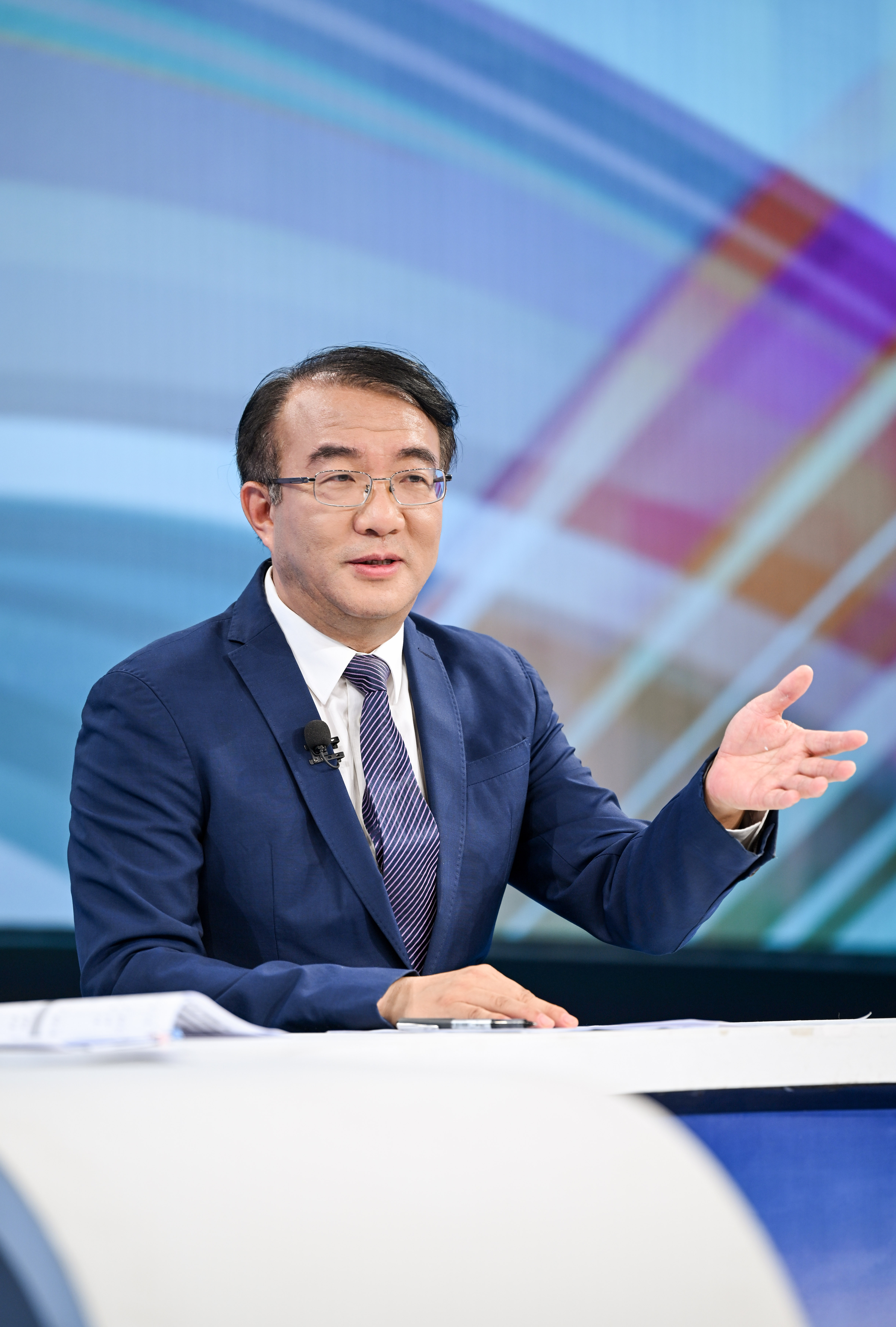 建起“超链接” 助力中国经济向新而行——“中国经济圆桌会”共话科技创新与产业创新深度融合