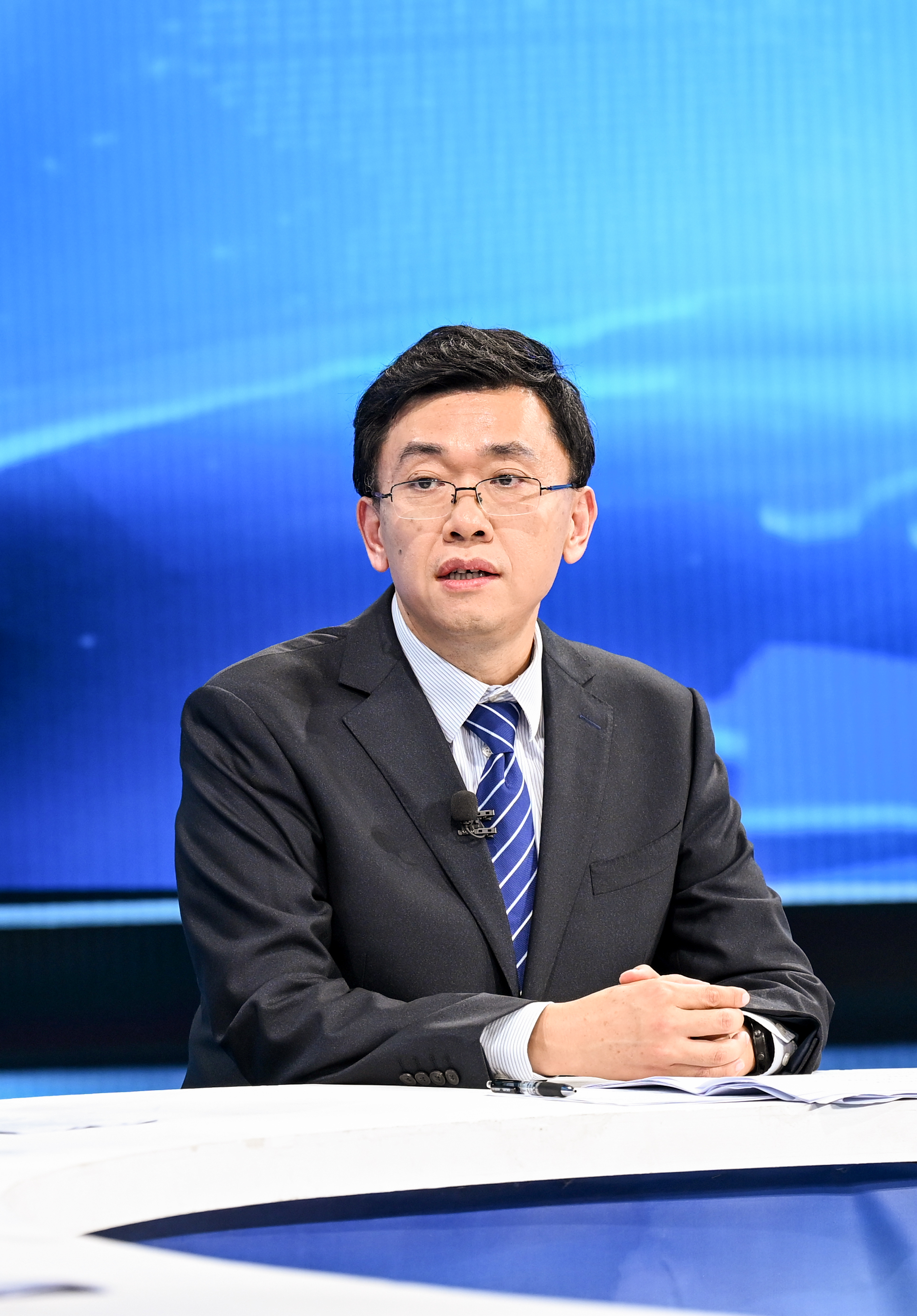 建起“超链接” 助力中国经济向新而行——“中国经济圆桌会”共话科技创新与产业创新深度融合