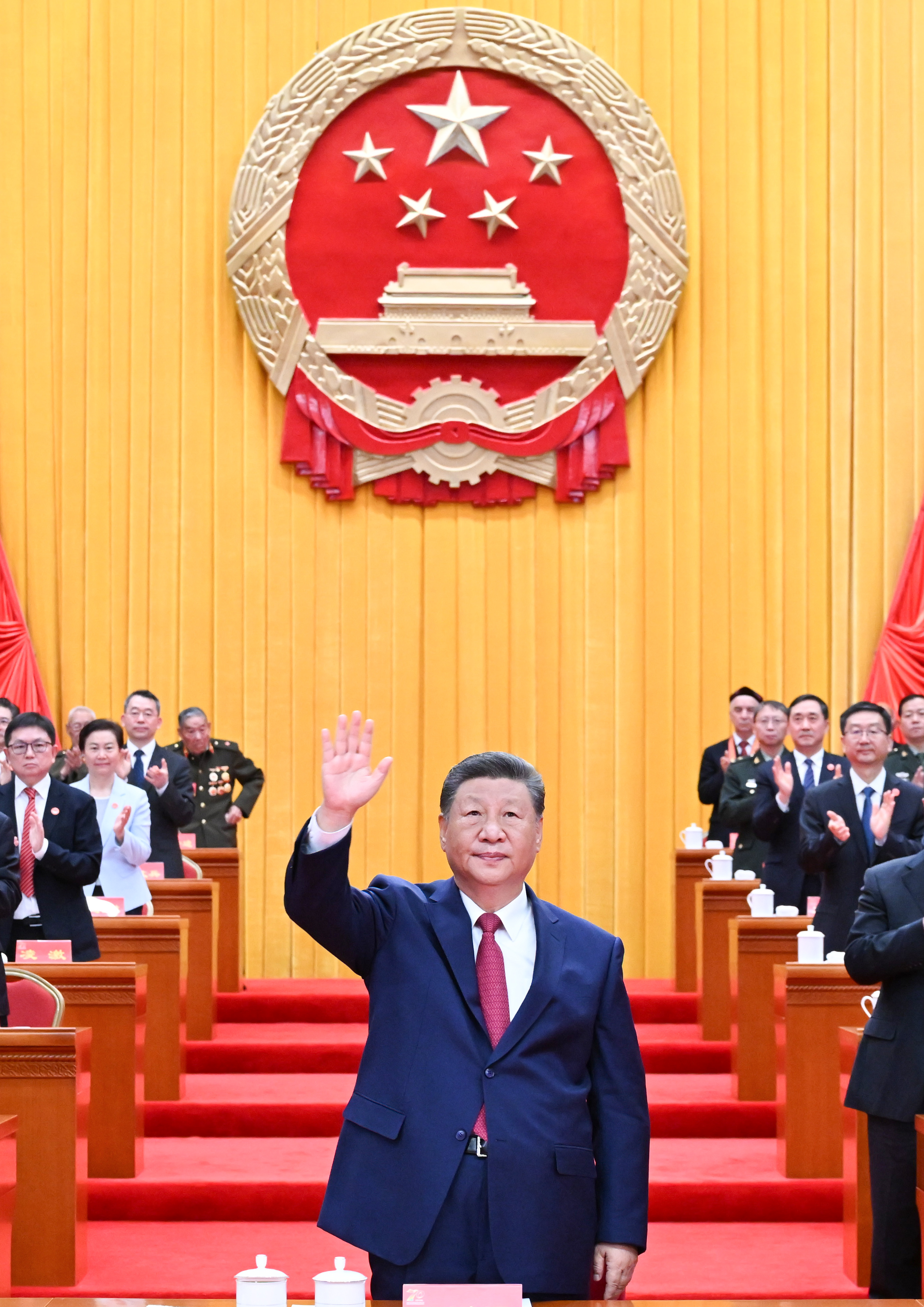 新疆维吾尔自治区成立70周年庆祝大会隆重举行 习近平出席大会